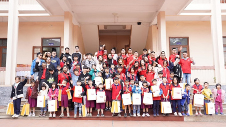 Giáng sinh sớm ở Trung tâm bảo trợ trẻ em tỉnh Quảng Ninh