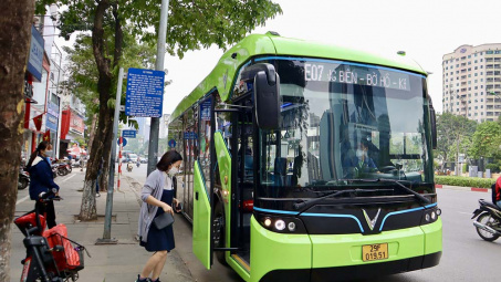 Từ 2025, 100% xe buýt thay thế, đầu tư mới sử dụng điện, năng lượng xanh