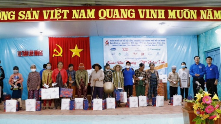 "Xuân yêu thương, Tết nghĩa tình" đến với người nghèo huyện Tuy Phong
