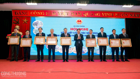 Tặng thưởng cho 13 tập thể, cá nhân thuộc Bộ Công Thương có thành tích xuất sắc
