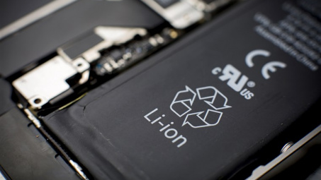 Người dùng thiết bị di động có thể tự thay pin nếu dự luật của EU được thông qua