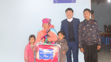 PC Lai Châu: Phối hợp trao nhà tình nghĩa cho hộ nghèo trước thềm năm mới
