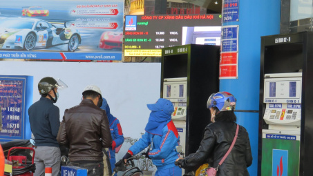 Từ 1/1/2023, thuế bảo vệ môi trường của xăng là 2.000 đồng/lít