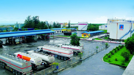 Giao 10 doanh nghiệp đầu mối nhập khẩu tăng thêm 2,4 triệu m3 xăng dầu trong Quý II/2022