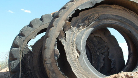 Sản xuất thành công xăng dầu từ nhựa và lốp xe cũ