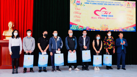 Thợ mỏ Cẩm Phả đón Xuân vui