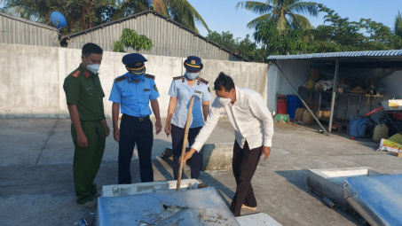 Sóc Trăng xử phạt 4 cây xăng ngừng bán hàng trái phép