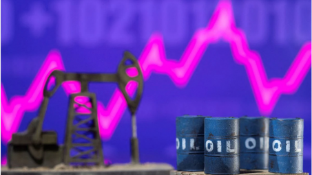 Không chịu nổi áp lực về nguồn cung, giá dầu tăng vọt lên 130 USD/thùng