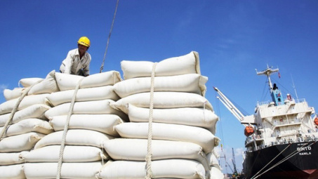 Bộ Công Thương ban hành quy định nhập khẩu gạo và lá thuốc lá khô từ Campuchia