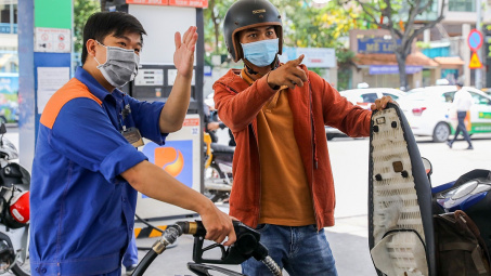 Giá xăng đồng loạt giảm