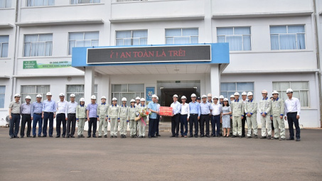 Chủ tịch Hội đồng thành viên TKV Lê Minh Chuẩn thăm làm việc tại Công ty Nhôm Đắk Nông - TKV