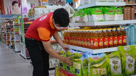 Satra ra mắt sản phẩm gạo ST25 lúa - tôm