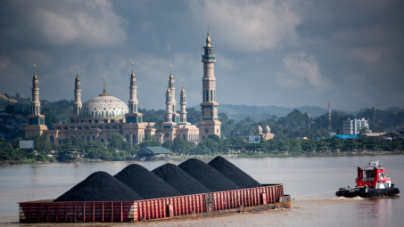 Indonesia nâng giá than đá lên mức cao kỷ lục