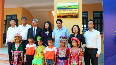 Mang con chữ về Vàng Đán