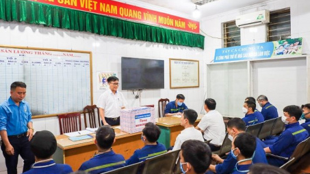 Than Thống Nhất khen thưởng các đơn vị có thành tích xuất sắc Tháng Công nhân