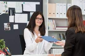 Các nhân tố ảnh hưởng đến khả năng xin việc làm của sinh viên sau khi ra trường