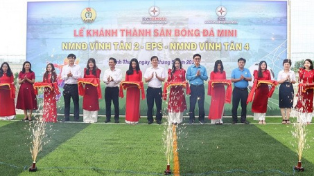 Khánh thành sân bóng đá mini tại Trung tâm Điện lực Vĩnh Tân