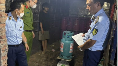 Phát hiện điểm chiết, nạp khí dầu mỏ hoá lỏng không có giấy chứng nhận đủ điều kiện kinh doanh theo quy định