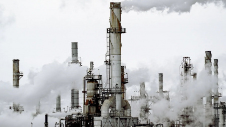 Công suất lọc hoá dầu toàn cầu sụt giảm, nguồn cung xăng dầu suy yếu