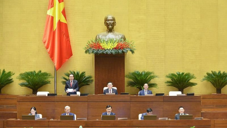 Quốc hội tiếp tục thảo luận các vấn đề về kinh tế - xã hội, thực hành tiết kiệm