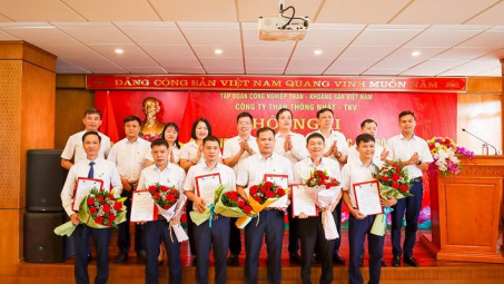 Than Thống Nhất kiện toàn công tác cán bộ