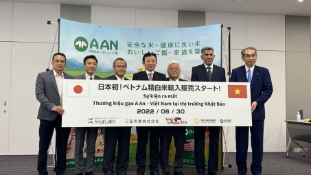 Gạo Việt Nam lần đầu tiên được bày bán trên thị trường Nhật Bản