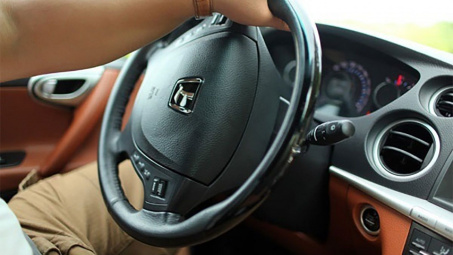 Những thói quen sử dụng làm hỏng hệ thống lái trợ lực điện ô tô