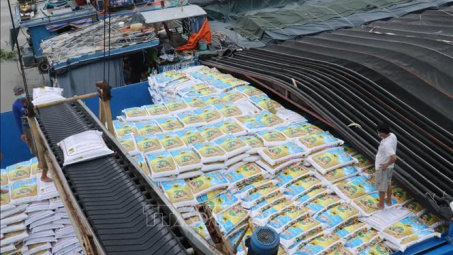 Kim ngạch thương mại Việt Nam - Lào tiếp tục tăng trong năm 2022