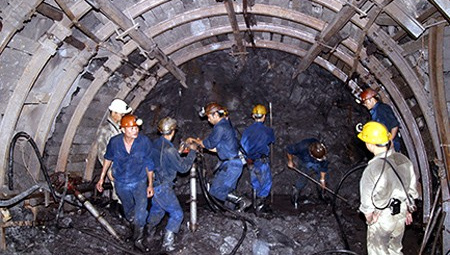 TKV tháo gỡ khó khăn về kỹ thuật khai thác mỏ