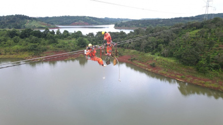 Xử lý kịp thời dây dẫn bị tưa trên đường dây thường xuyên mang tải cao