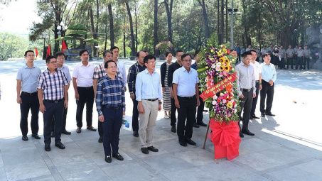 EVN dâng hương tại Nghĩa trang Liệt sỹ Quốc gia Trường Sơn