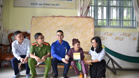 Nhôm Đắk Nông: Thăm hỏi, tăng quà Mẹ Việt Nam Anh hùng