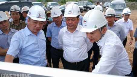 Bộ trưởng Nguyễn Hồng Diên kiểm tra thực tế công trình Dự án Nhà máy thủy điện Hòa Bình mở rộng