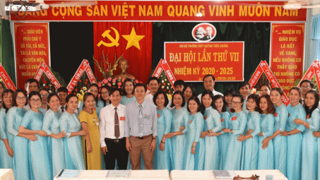 Trường THPT Huỳnh Thúc Kháng: Vững vàng tuổi 30