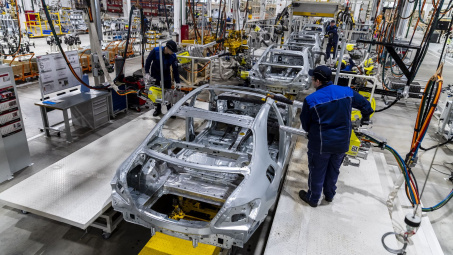 Mercedes-Benz có khả năng "mất trắng" hơn 2 tỷ USD tại thị trường Nga