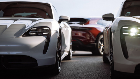 Mẫu xe điện Taycan giúp Porsche tăng trưởng ấn tượng trong 9 tháng đầu năm 2021