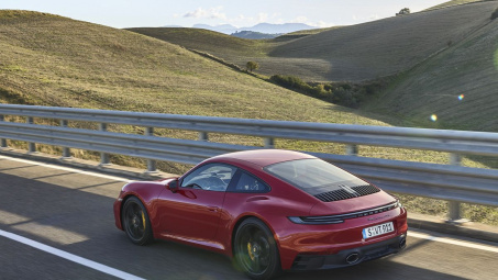 Porsche 911 GTS mới: Ấn tượng và mạnh mẽ