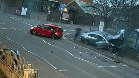 Audi phóng như điên và cú tông lạnh gáy