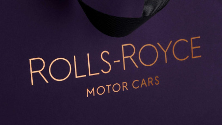 Rolls-Royce ra mắt bộ nhận diện thương hiệu mới với gam tím chủ đạo