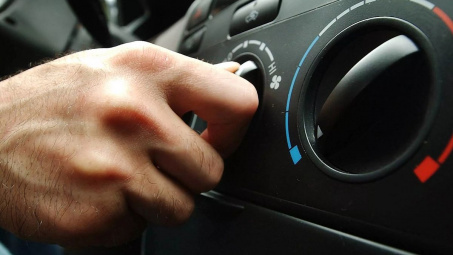 Lý do điều hòa ô tô không mát