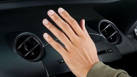 Điều hòa ô tô không mát khi xe đứng yên là do đâu?