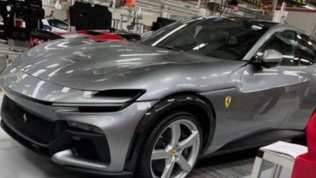 SUV đầu tiên của Ferrari bất ngờ lộ ảnh thực tế: thiết kế đuôi xe liên tưởng tới Aston Martin DBX