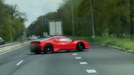 Siêu xe Ferrari 488 Pista vừa trao tay gặp ngay tai nạn đáng tiếc