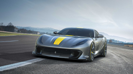 Ferrari sẽ trình làng siêu xe động cơ V12 mới trong tháng 5