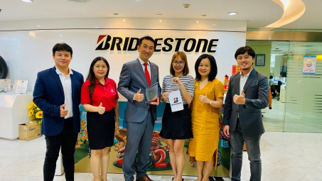 Bridgestone Việt Nam nhận giải thưởng tại hội nghị nhà cung cấp thường niên của Toyota