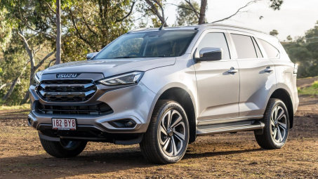 Đánh giá chi tiết mẫu SUV Isuzu MU-X 2022 vừa xuất hiện tại Việt Nam