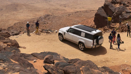 Land Rover giới thiệu Defender 130 mới