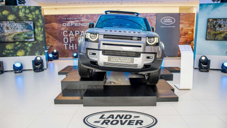 Cận cảnh Land Rover Defender 2020 vừa ra mắt tại đại lý ở Hà Nội