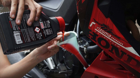 Cách nhận biết dầu nhớt thật giả không chất lượng