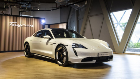 Porsche mở cửa không gian triển lãm hoành tráng tại sân bay